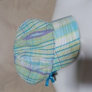 JUSTICE GIRLS SUMMER HAT SIZE M/L IN A BEAUTIFUL PASTAL GREEN BLUE PURPLE